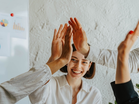 新西蘭綠卡持有者父母團(tuán)聚移民收入證明及擔(dān)保流程說明