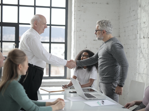 跨境電商注冊海外公司：香港與美國，選哪個更適合您的業(yè)務(wù)？