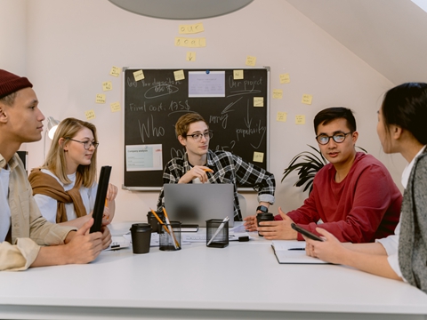 2025香港開戶哪家銀行好？本地人點(diǎn)評(píng)+政策解讀