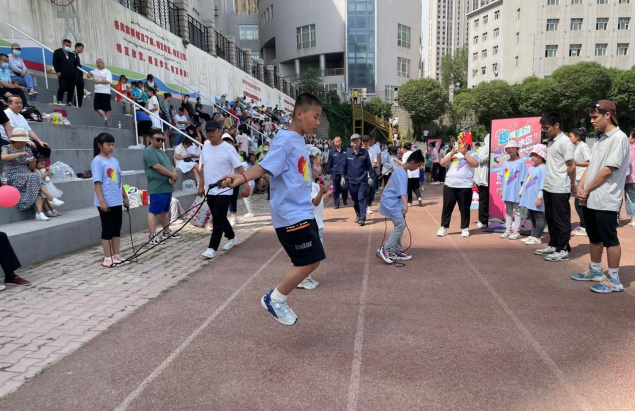 “hi”动夏日！水磨沟区举办首届趣味运动会(图9)